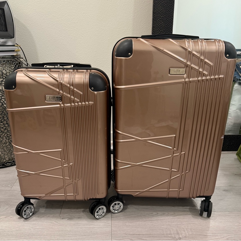 Nicole Miller suitcase set